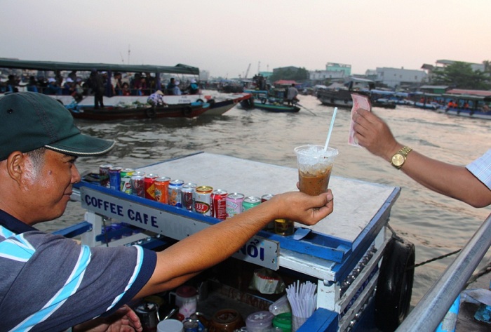 marché flottant Vietnam cafe